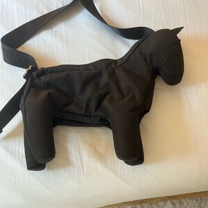 Baggu horse purse in black